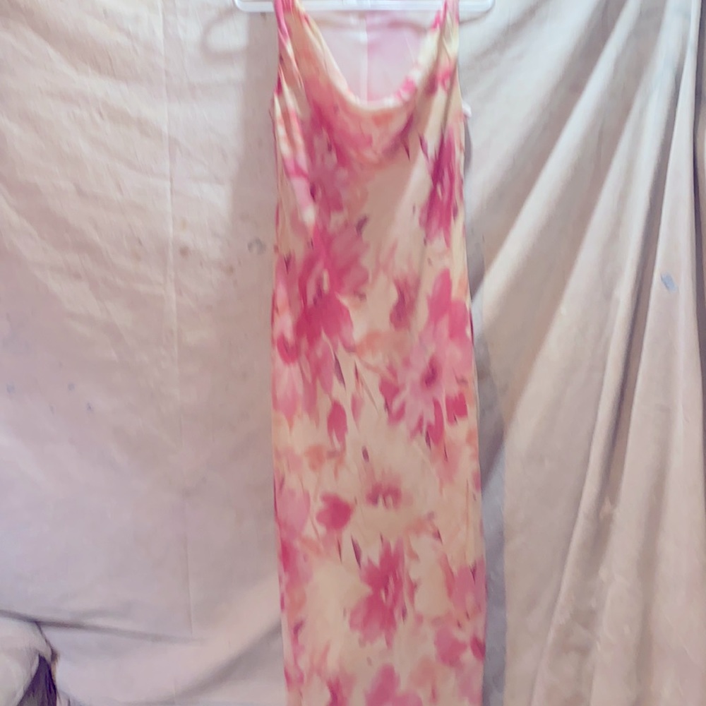 Beautiful long floral dress by Jones New York. Size 8. Very Elegant!!